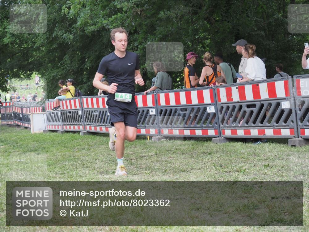 21.06.2025 - 27. Vierlanden-Triathlon KatJ http://msf.ph/oto/8023362 15.06.2025 13:23:17 Ziel 102, 160, 235, 714 meine-sportfotos.de