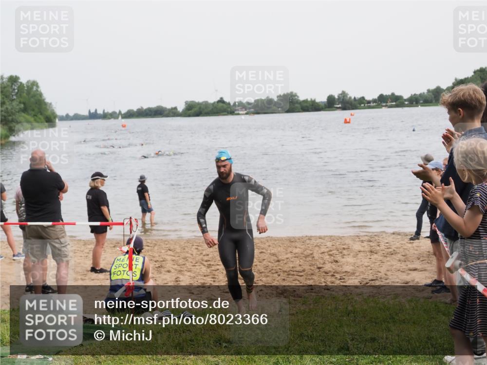 21.06.2025 - 27. Vierlanden-Triathlon MichiJ http://msf.ph/oto/8023366 15.06.2026 10:54:00 Schwimmen 650, 757 meine-sportfotos.de