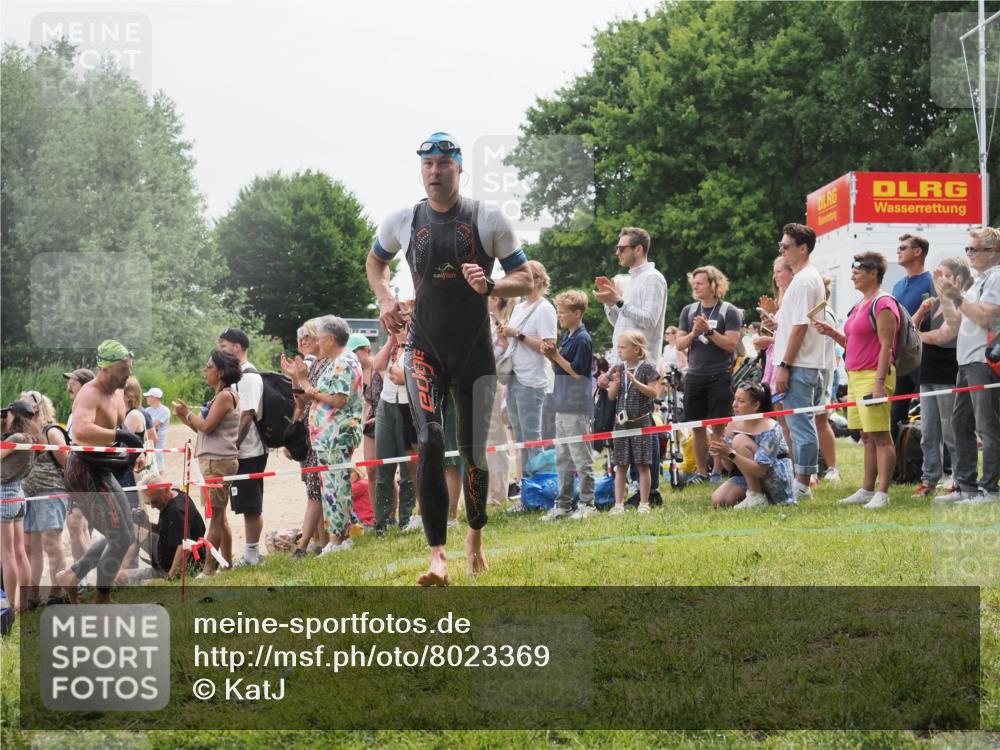 15.06.2025 - 27. Vierlanden-Triathlon KatJ http://msf.ph/oto/8023369 15.06.2025 10:56:22 Schwimmen 702, 716, 730 meine-sportfotos.de