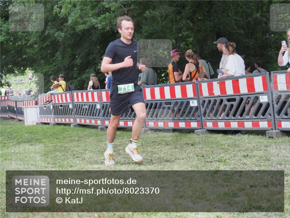 21.06.2025 - 27. Vierlanden-Triathlon KatJ http://msf.ph/oto/8023370 15.06.2025 13:23:17 Ziel 102, 160, 235, 714 meine-sportfotos.de