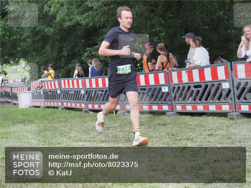 21.06.2025 - 27. Vierlanden-Triathlon KatJ http://msf.ph/oto/8023375 15.06.2025 13:23:17 Ziel 102, 160, 235, 714 meine-sportfotos.de
