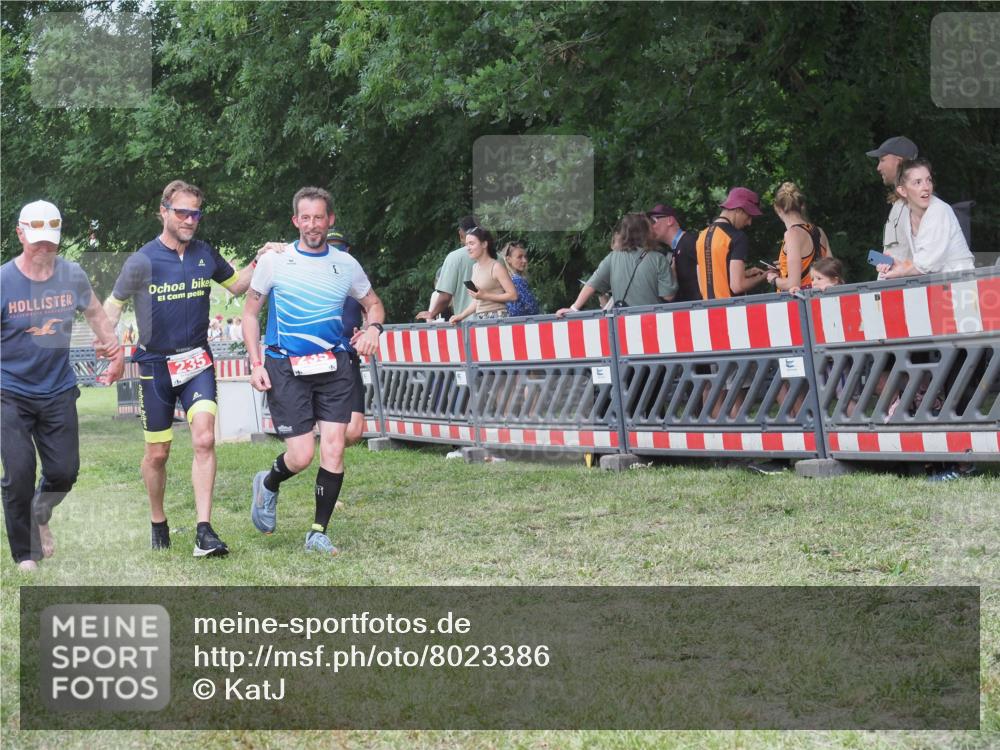 21.06.2025 - 27. Vierlanden-Triathlon KatJ http://msf.ph/oto/8023386 15.06.2025 13:23:25 Ziel 102, 235 meine-sportfotos.de