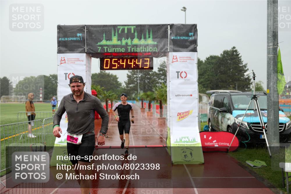 15.06.2025 - 7 Türme Triathlon Michael Strokosch http://msf.ph/oto/8023398 15.06.2025 15:44:43 Ziel 274, 296 meine-sportfotos.de