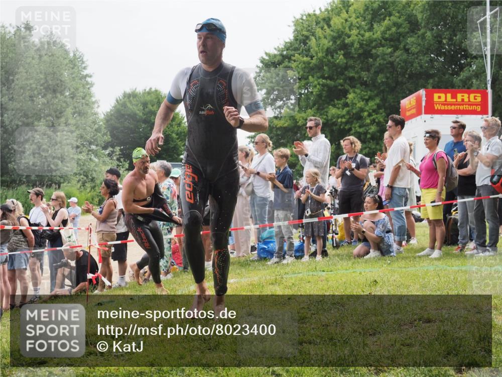 15.06.2025 - 27. Vierlanden-Triathlon KatJ http://msf.ph/oto/8023400 15.06.2025 10:56:23 Schwimmen 702, 716, 730 meine-sportfotos.de