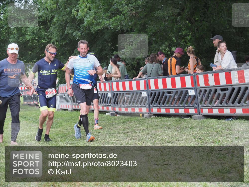 21.06.2025 - 27. Vierlanden-Triathlon KatJ http://msf.ph/oto/8023403 15.06.2025 13:23:25 Ziel 102, 235 meine-sportfotos.de
