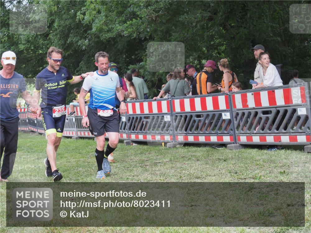 21.06.2025 - 27. Vierlanden-Triathlon KatJ http://msf.ph/oto/8023411 15.06.2025 13:23:25 Ziel 102, 235 meine-sportfotos.de
