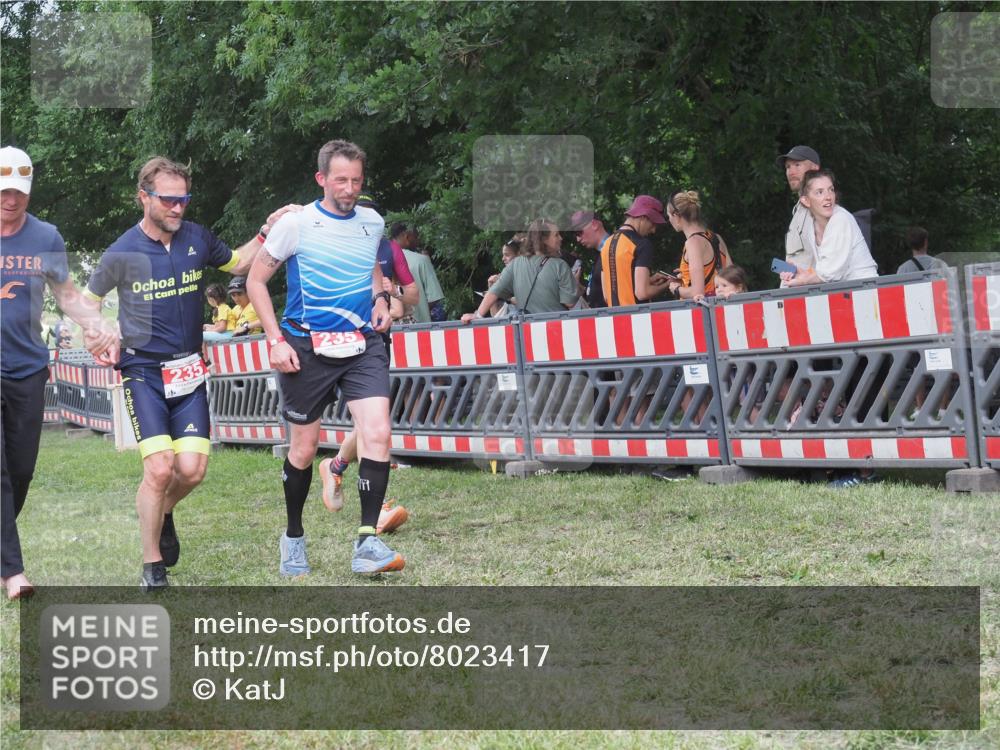 21.06.2025 - 27. Vierlanden-Triathlon KatJ http://msf.ph/oto/8023417 15.06.2025 13:23:26 Ziel 102, 235 meine-sportfotos.de