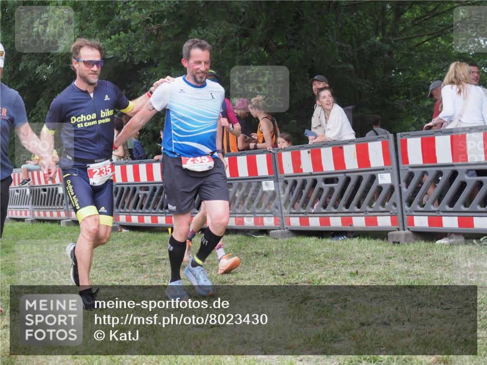 21.06.2025 - 27. Vierlanden-Triathlon KatJ http://msf.ph/oto/8023430 15.06.2025 13:23:26 Ziel 102, 235 meine-sportfotos.de
