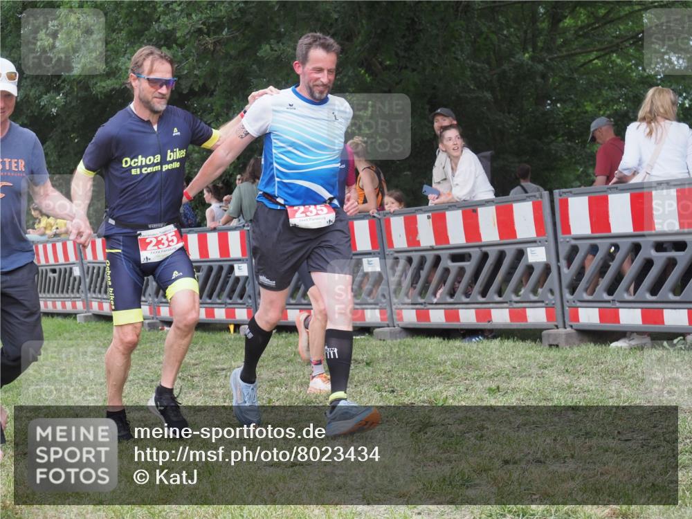 21.06.2025 - 27. Vierlanden-Triathlon KatJ http://msf.ph/oto/8023434 15.06.2025 13:23:26 Ziel 102, 235 meine-sportfotos.de