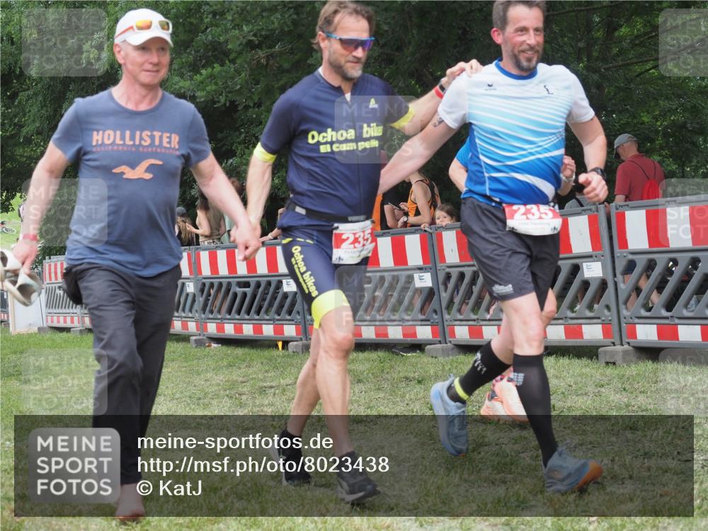 21.06.2025 - 27. Vierlanden-Triathlon KatJ http://msf.ph/oto/8023438 15.06.2025 13:23:27 Ziel 102, 235 meine-sportfotos.de