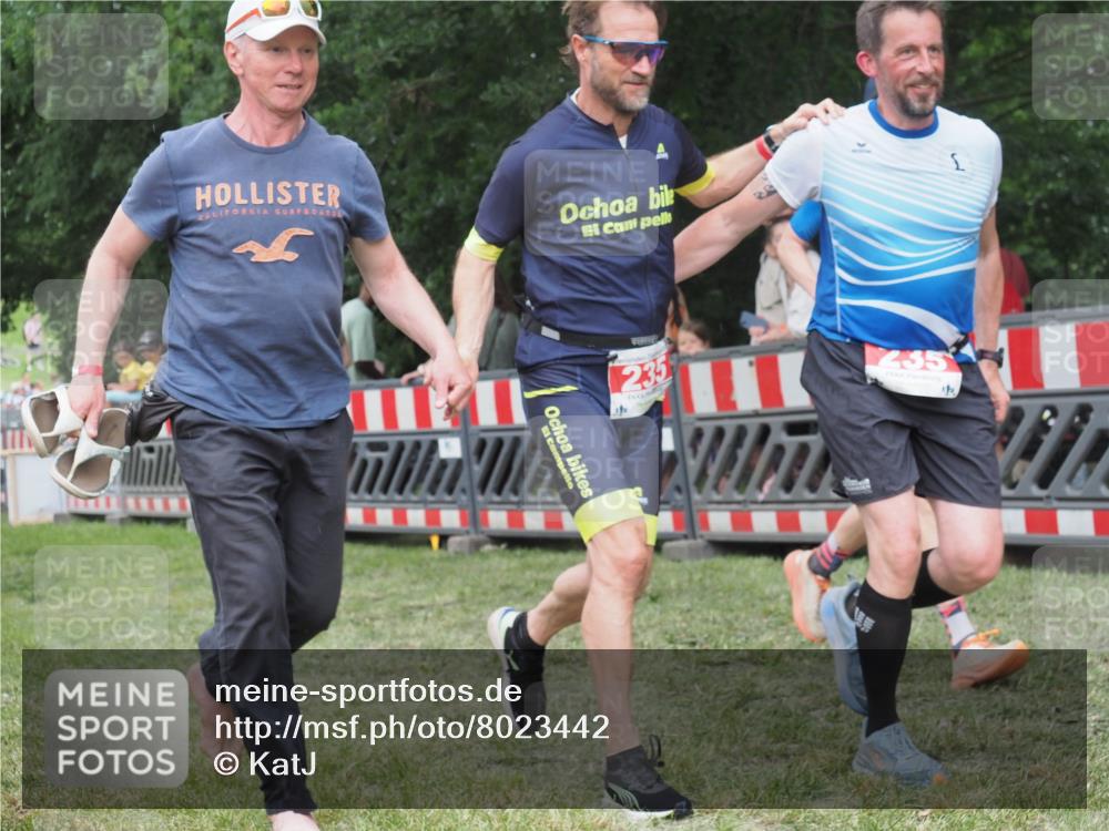 21.06.2025 - 27. Vierlanden-Triathlon KatJ http://msf.ph/oto/8023442 15.06.2025 13:23:27 Ziel 102, 235 meine-sportfotos.de