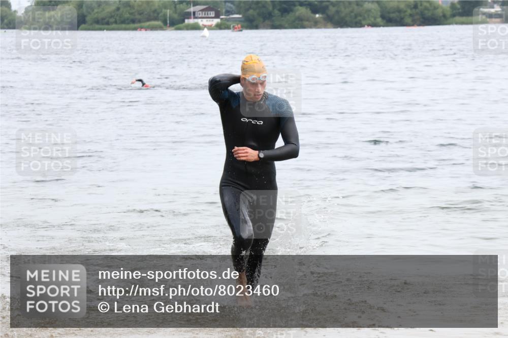 15.06.2025 - 27. Vierlanden-Triathlon Lena Gebhardt http://msf.ph/oto/8023460 15.06.2025 10:53:05 Schwimmen 638 meine-sportfotos.de