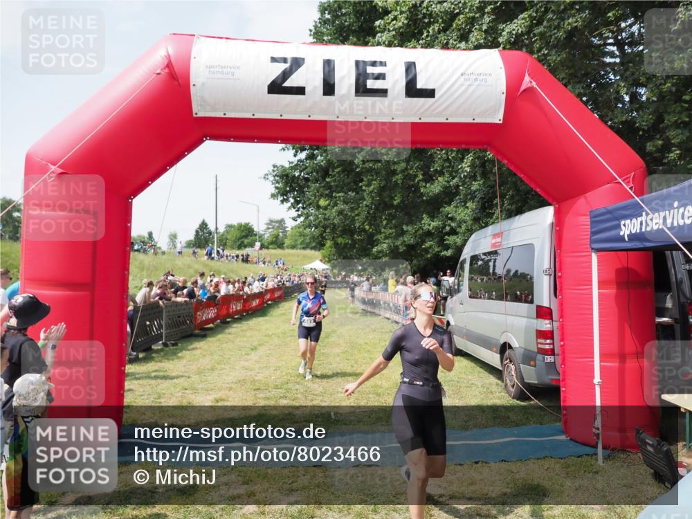 21.06.2025 - 27. Vierlanden-Triathlon MichiJ http://msf.ph/oto/8023466 15.06.2026 11:39:16 Ziel 489, 536, 621 meine-sportfotos.de