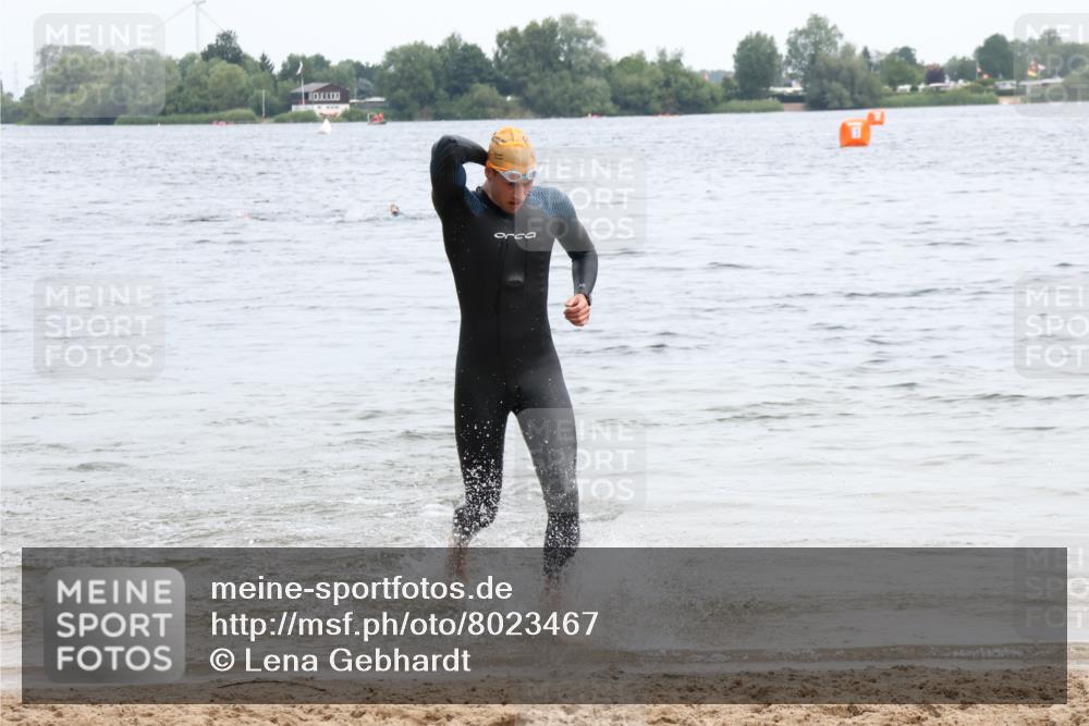 15.06.2025 - 27. Vierlanden-Triathlon Lena Gebhardt http://msf.ph/oto/8023467 15.06.2025 10:53:05 Schwimmen 638 meine-sportfotos.de
