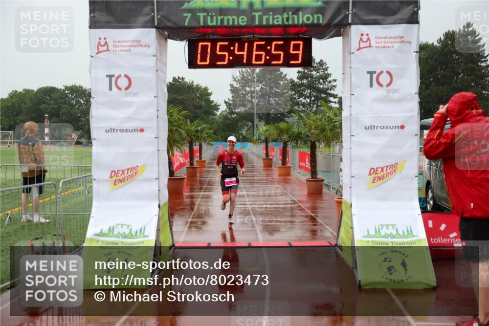 15.06.2025 - 7 Türme Triathlon Michael Strokosch http://msf.ph/oto/8023473 15.06.2025 15:46:59 Ziel 243 meine-sportfotos.de