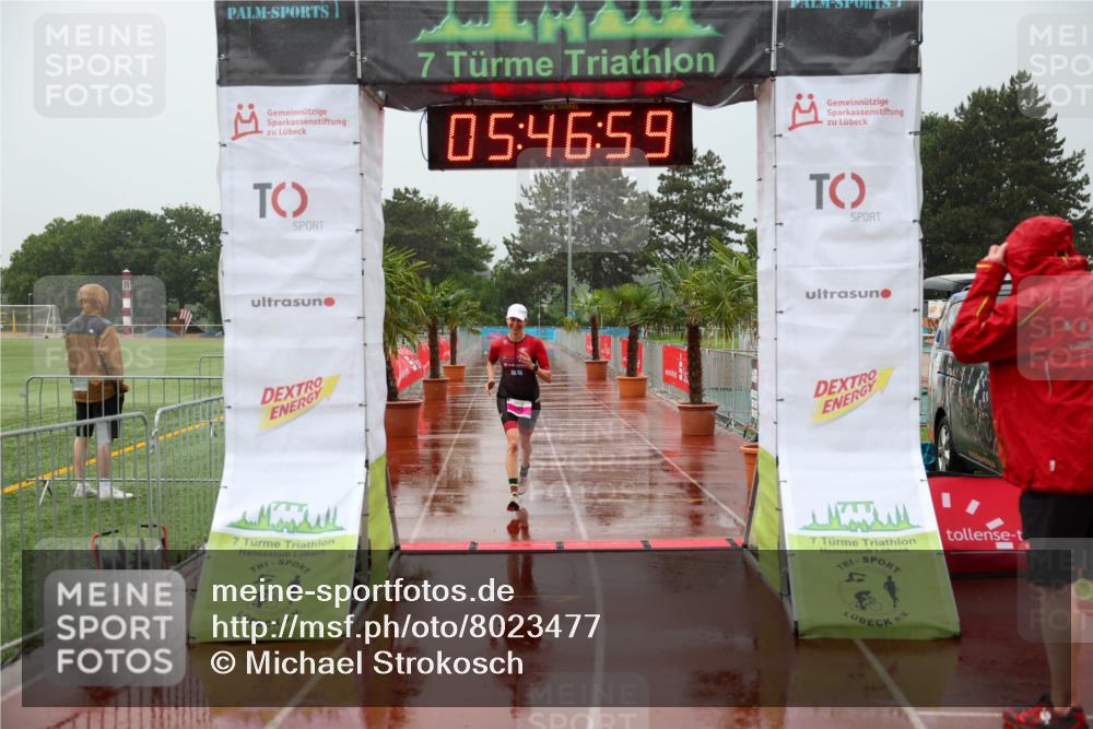 15.06.2025 - 7 Türme Triathlon Michael Strokosch http://msf.ph/oto/8023477 15.06.2025 15:46:59 Ziel 243 meine-sportfotos.de