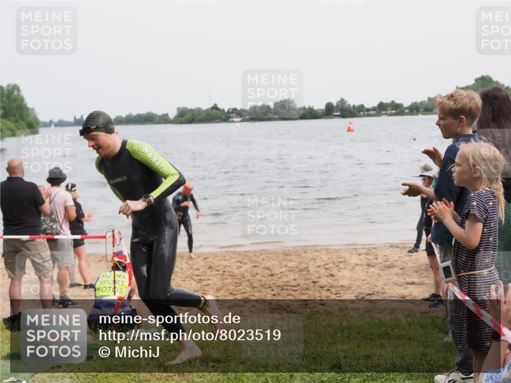 21.06.2025 - 27. Vierlanden-Triathlon MichiJ http://msf.ph/oto/8023519 15.06.2026 10:54:38 Schwimmen 695, 713, 715, 749 meine-sportfotos.de