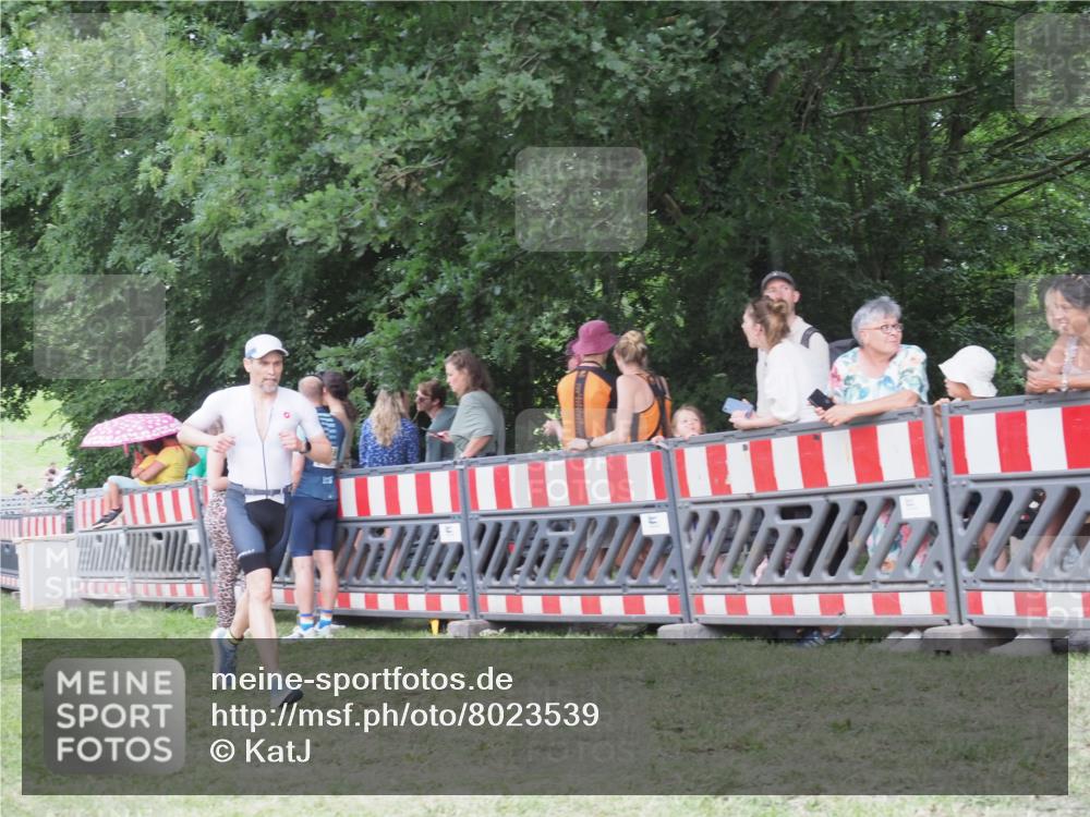 21.06.2025 - 27. Vierlanden-Triathlon KatJ http://msf.ph/oto/8023539 15.06.2025 13:24:33 Ziel 636, 846 meine-sportfotos.de