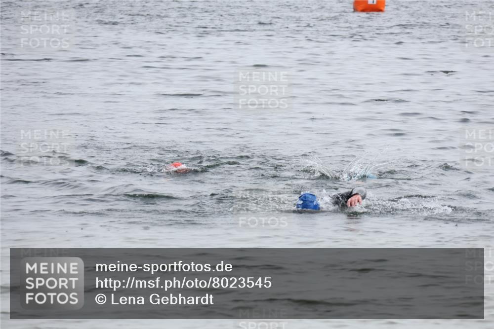 15.06.2025 - 27. Vierlanden-Triathlon Lena Gebhardt http://msf.ph/oto/8023545 15.06.2025 10:53:35 Schwimmen  meine-sportfotos.de