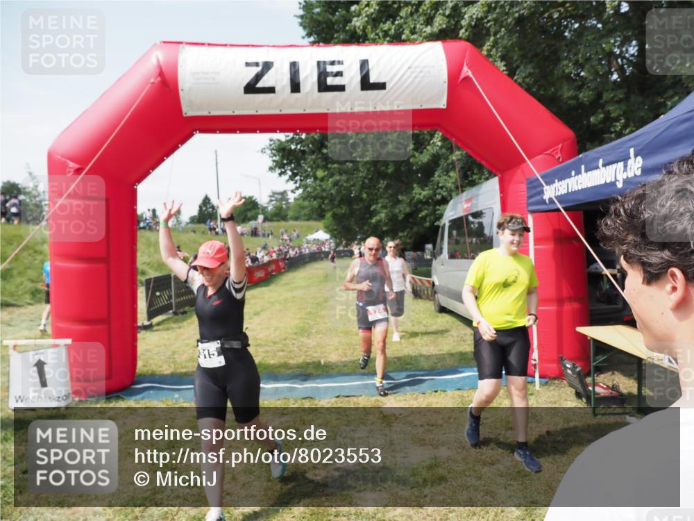 21.06.2025 - 27. Vierlanden-Triathlon MichiJ http://msf.ph/oto/8023553 15.06.2026 11:46:37 Ziel 174, 515, 620 meine-sportfotos.de