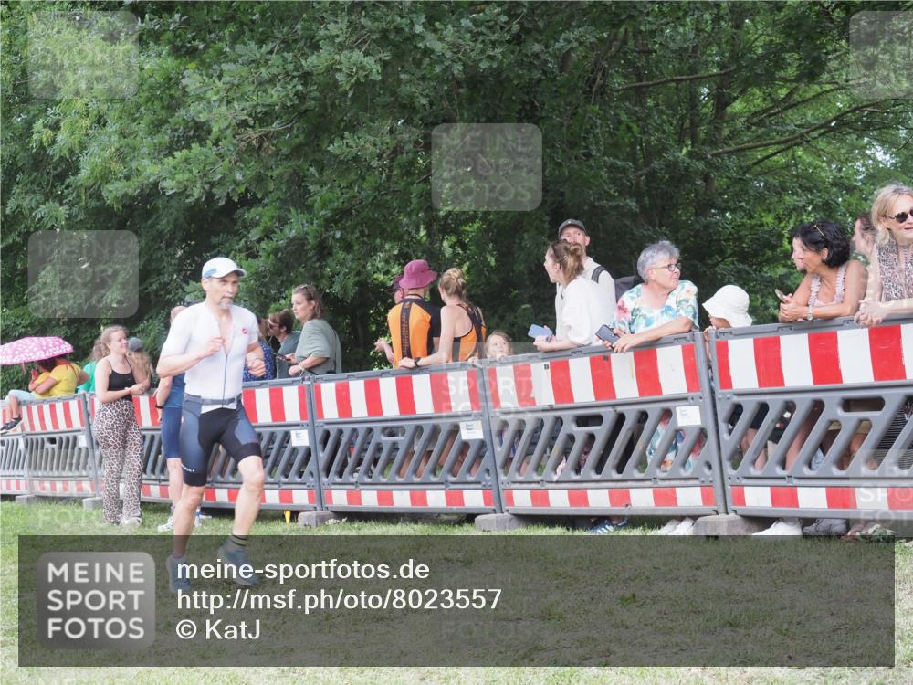 21.06.2025 - 27. Vierlanden-Triathlon KatJ http://msf.ph/oto/8023557 15.06.2025 13:24:34 Ziel 636, 846 meine-sportfotos.de