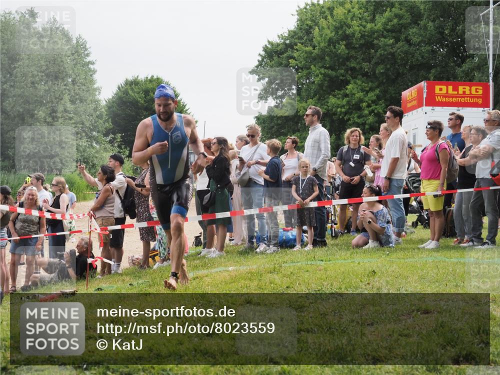 15.06.2025 - 27. Vierlanden-Triathlon KatJ http://msf.ph/oto/8023559 15.06.2025 10:56:43 Schwimmen 685, 691, 764 meine-sportfotos.de
