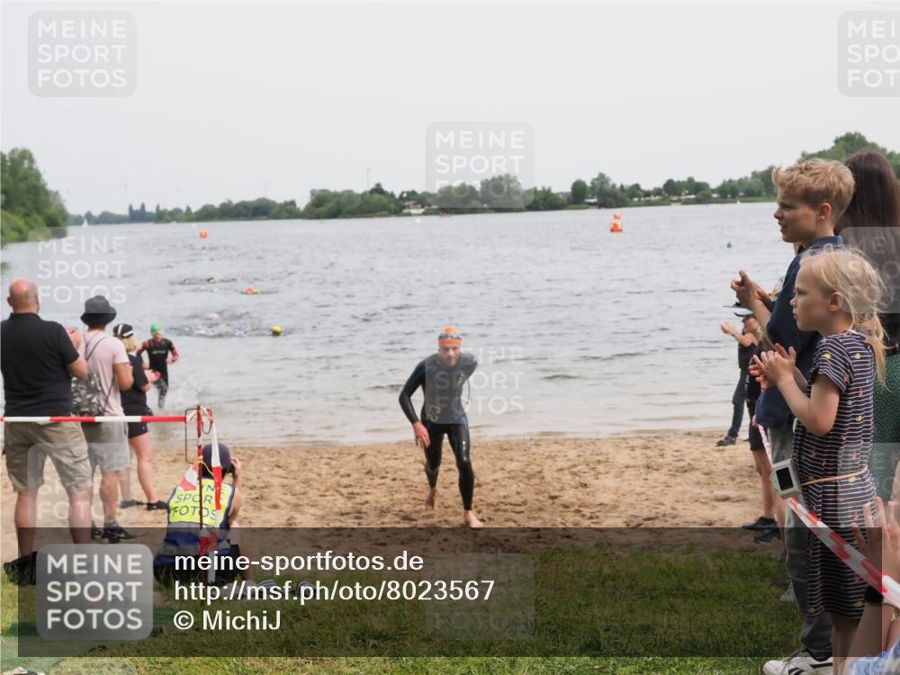 21.06.2025 - 27. Vierlanden-Triathlon MichiJ http://msf.ph/oto/8023567 15.06.2026 10:54:40 Schwimmen 695, 713, 715, 749 meine-sportfotos.de