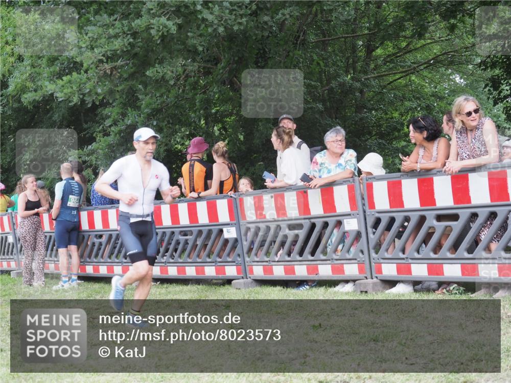 21.06.2025 - 27. Vierlanden-Triathlon KatJ http://msf.ph/oto/8023573 15.06.2025 13:24:34 Ziel 636, 846 meine-sportfotos.de
