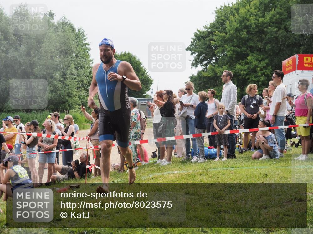 15.06.2025 - 27. Vierlanden-Triathlon KatJ http://msf.ph/oto/8023575 15.06.2025 10:56:44 Schwimmen 685, 691, 764 meine-sportfotos.de