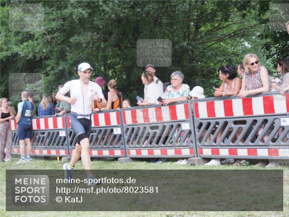 21.06.2025 - 27. Vierlanden-Triathlon KatJ http://msf.ph/oto/8023581 15.06.2025 13:24:34 Ziel 636, 846 meine-sportfotos.de