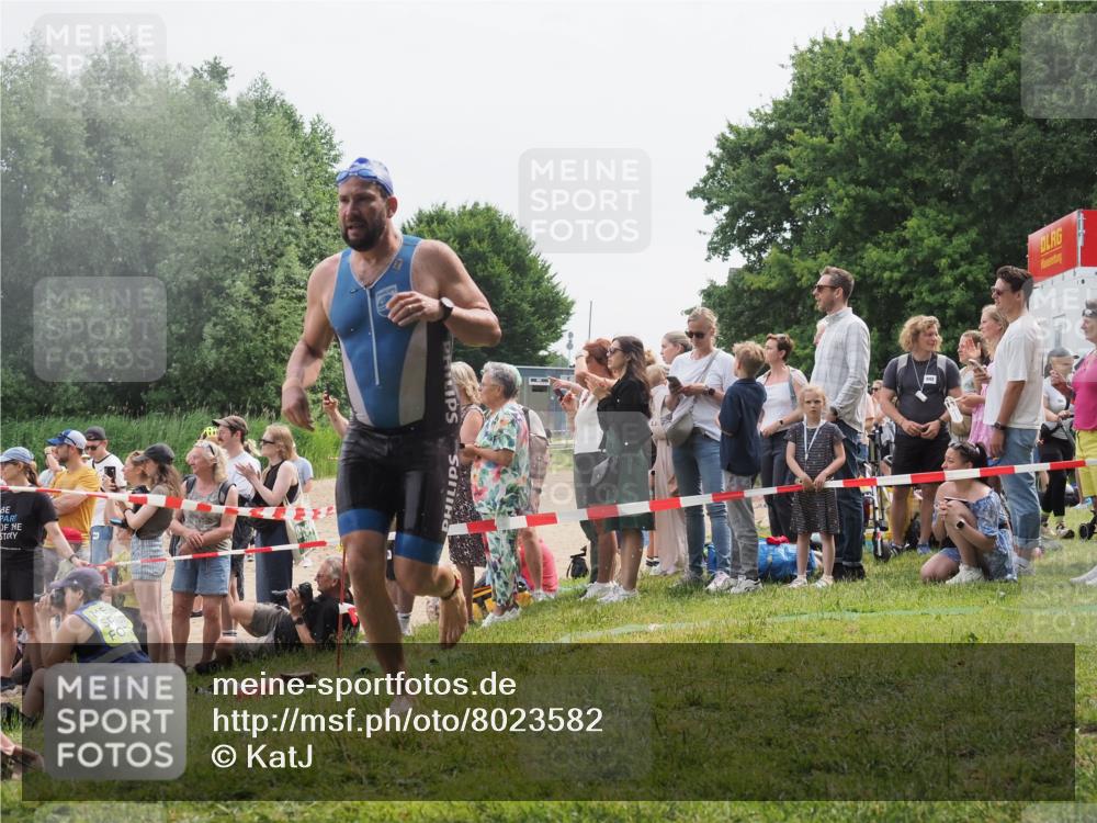 15.06.2025 - 27. Vierlanden-Triathlon KatJ http://msf.ph/oto/8023582 15.06.2025 10:56:44 Schwimmen 685, 691, 764 meine-sportfotos.de
