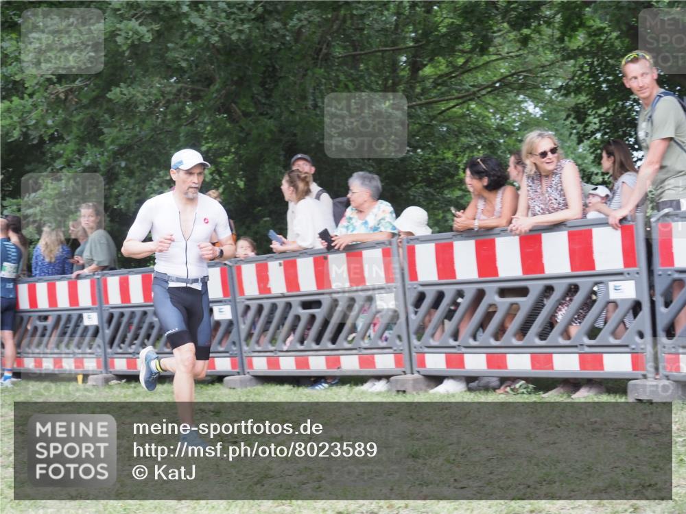 21.06.2025 - 27. Vierlanden-Triathlon KatJ http://msf.ph/oto/8023589 15.06.2025 13:24:34 Ziel 636, 846 meine-sportfotos.de
