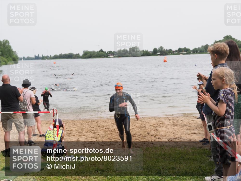 21.06.2025 - 27. Vierlanden-Triathlon MichiJ http://msf.ph/oto/8023591 15.06.2026 10:54:40 Schwimmen 695, 713, 715, 749 meine-sportfotos.de