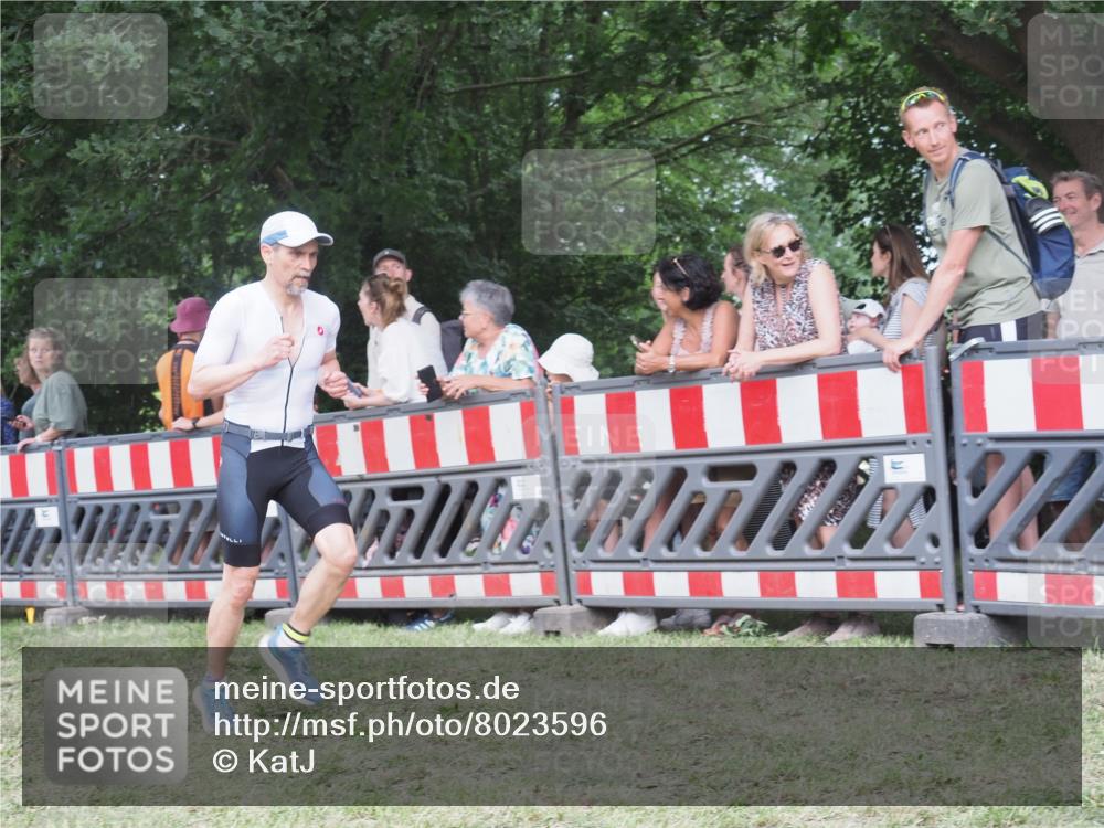 21.06.2025 - 27. Vierlanden-Triathlon KatJ http://msf.ph/oto/8023596 15.06.2025 13:24:34 Ziel 636, 846 meine-sportfotos.de