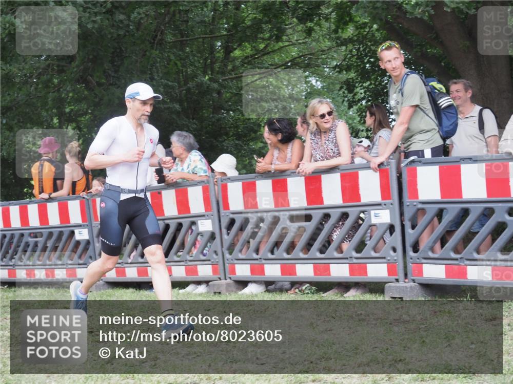 21.06.2025 - 27. Vierlanden-Triathlon KatJ http://msf.ph/oto/8023605 15.06.2025 13:24:34 Ziel 636, 846 meine-sportfotos.de