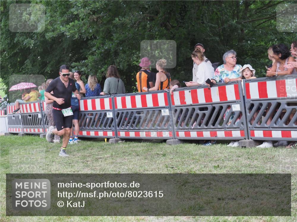 21.06.2025 - 27. Vierlanden-Triathlon KatJ http://msf.ph/oto/8023615 15.06.2025 13:24:37 Ziel 636 meine-sportfotos.de