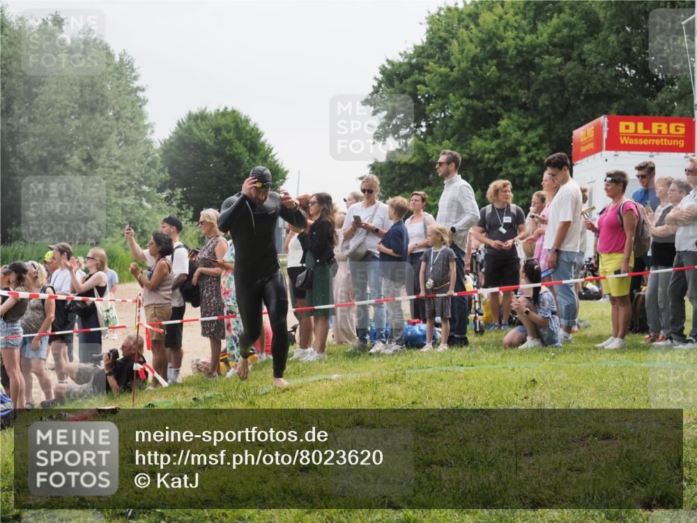 15.06.2025 - 27. Vierlanden-Triathlon KatJ http://msf.ph/oto/8023620 15.06.2025 10:56:49 Schwimmen 642, 651, 685, 691, 755 meine-sportfotos.de