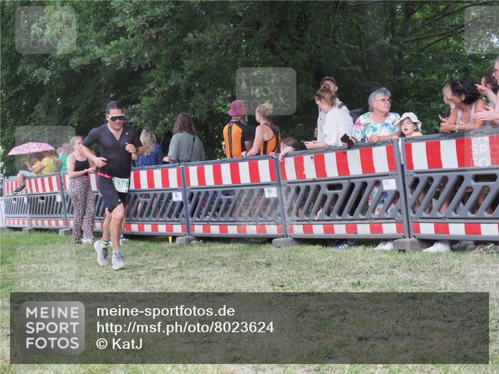 21.06.2025 - 27. Vierlanden-Triathlon KatJ http://msf.ph/oto/8023624 15.06.2025 13:24:37 Ziel 636 meine-sportfotos.de