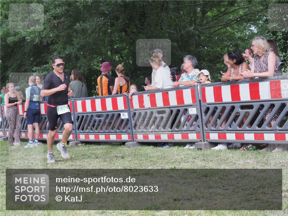 21.06.2025 - 27. Vierlanden-Triathlon KatJ http://msf.ph/oto/8023633 15.06.2025 13:24:37 Ziel 636 meine-sportfotos.de