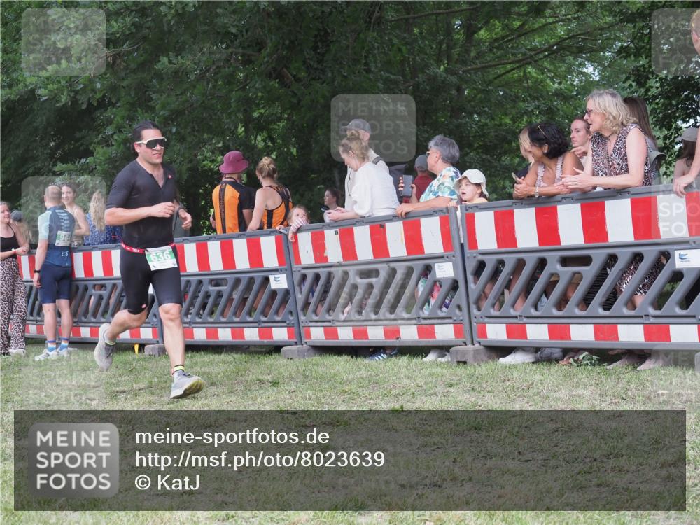 21.06.2025 - 27. Vierlanden-Triathlon KatJ http://msf.ph/oto/8023639 15.06.2025 13:24:37 Ziel 636 meine-sportfotos.de