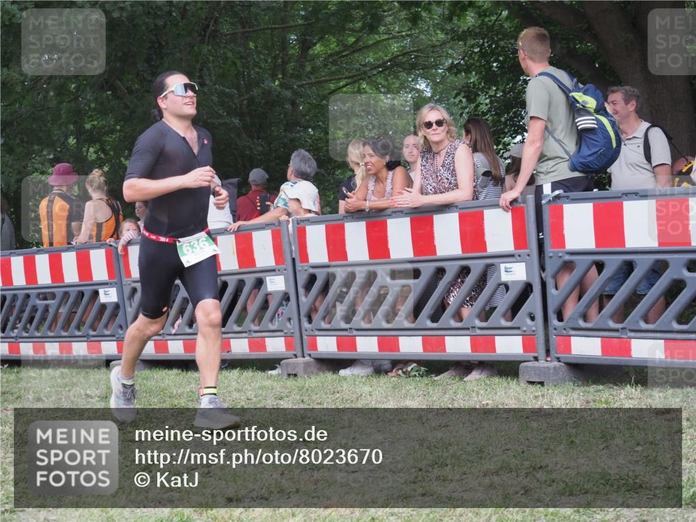 21.06.2025 - 27. Vierlanden-Triathlon KatJ http://msf.ph/oto/8023670 15.06.2025 13:24:38 Ziel 636, 953 meine-sportfotos.de