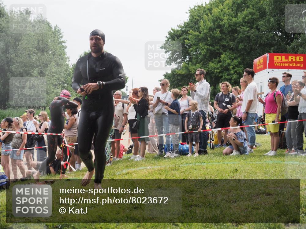 15.06.2025 - 27. Vierlanden-Triathlon KatJ http://msf.ph/oto/8023672 15.06.2025 10:56:50 Schwimmen 642, 651, 685, 688, 691, 755 meine-sportfotos.de