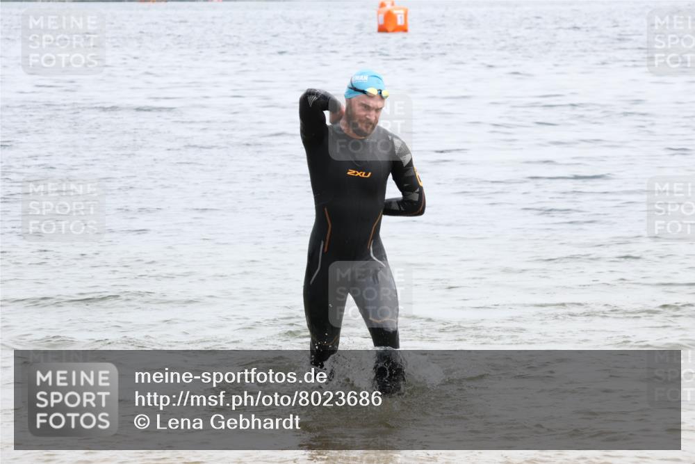 15.06.2025 - 27. Vierlanden-Triathlon Lena Gebhardt http://msf.ph/oto/8023686 15.06.2025 10:53:54 Schwimmen 650, 726, 757 meine-sportfotos.de