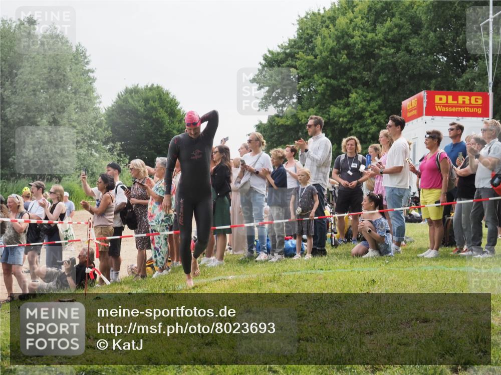 15.06.2025 - 27. Vierlanden-Triathlon KatJ http://msf.ph/oto/8023693 15.06.2025 10:56:52 Schwimmen 642, 651, 685, 688, 691, 755 meine-sportfotos.de