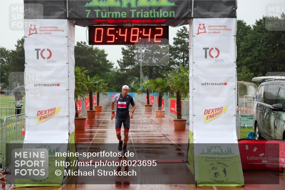 15.06.2025 - 7 Türme Triathlon Michael Strokosch http://msf.ph/oto/8023695 15.06.2025 15:48:41 Ziel 216 meine-sportfotos.de