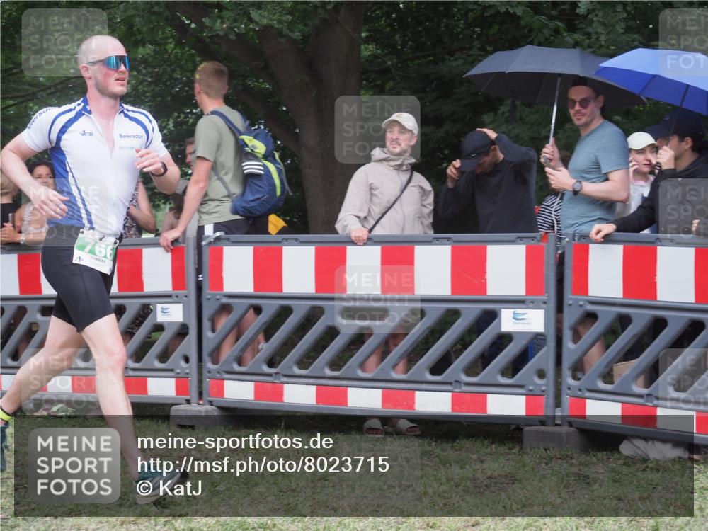 21.06.2025 - 27. Vierlanden-Triathlon KatJ http://msf.ph/oto/8023715 15.06.2025 13:25:04 Ziel 766 meine-sportfotos.de