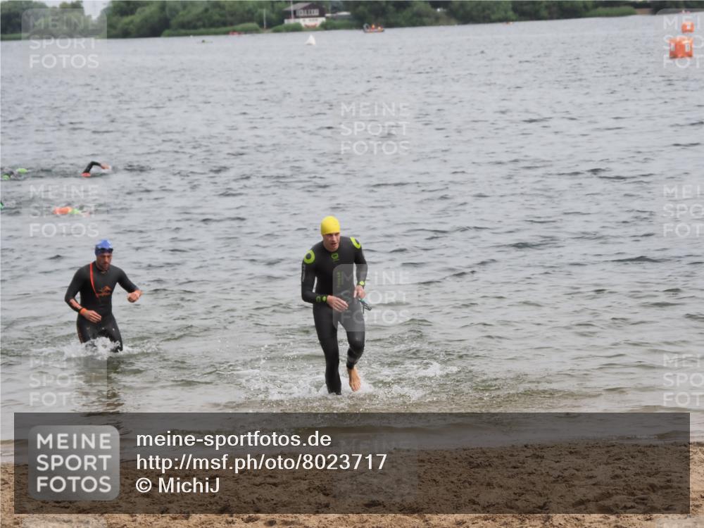 21.06.2025 - 27. Vierlanden-Triathlon MichiJ http://msf.ph/oto/8023717 15.06.2026 10:54:52 Schwimmen 677, 713, 744, 761 meine-sportfotos.de