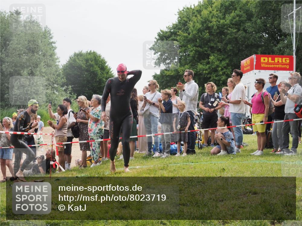 15.06.2025 - 27. Vierlanden-Triathlon KatJ http://msf.ph/oto/8023719 15.06.2025 10:56:52 Schwimmen 642, 651, 685, 688, 691, 755 meine-sportfotos.de