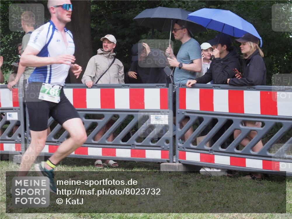21.06.2025 - 27. Vierlanden-Triathlon KatJ http://msf.ph/oto/8023732 15.06.2025 13:25:04 Ziel 766 meine-sportfotos.de