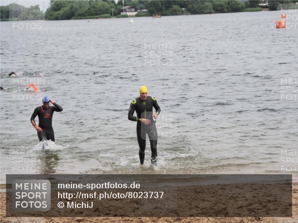 21.06.2025 - 27. Vierlanden-Triathlon MichiJ http://msf.ph/oto/8023737 15.06.2026 10:54:52 Schwimmen 677, 713, 744, 761 meine-sportfotos.de